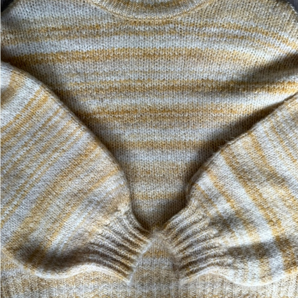 Urban Outfitters Yellow and Cream Striped Sweater Size S Cozy Knit Fall Winter - Picture 7 of 12